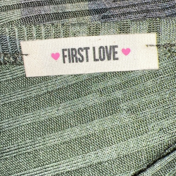 FIRST LOVE WOMANS SHORT SLEEVE CAMO GREEN BLOUSE - Picture 5 of 5